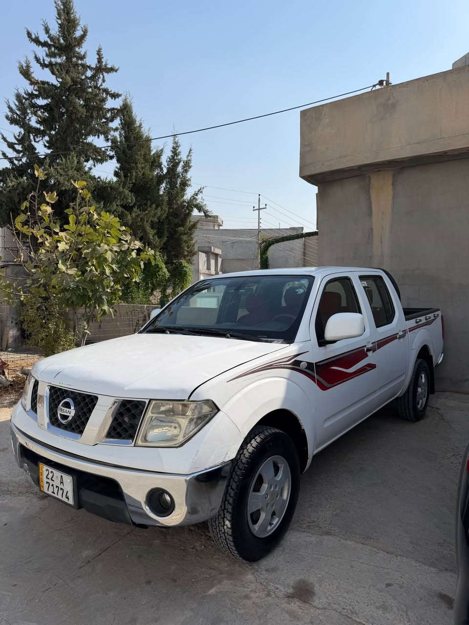 Nissan navara 
مۆدیل ٢٠٠٩ 
بێ بۆیاخە سەیارەکە بەس هەندەک شوخت و ساردی هەیە 
تۆماتیک تەبرید ناو سۆر جام کارەبای 
غاز و بەنزین 
تەحویل بەشەرت حەدادی مەزبوتە 
گێر و مەکینە و کارەبایەتی هەموی بەشەرتە  
نرخی ٩٠ وەرەقەیە و مەجالێکی کەمی تێدایە 
ناونیشان هەولێر 
*********** أربيل, العراق
