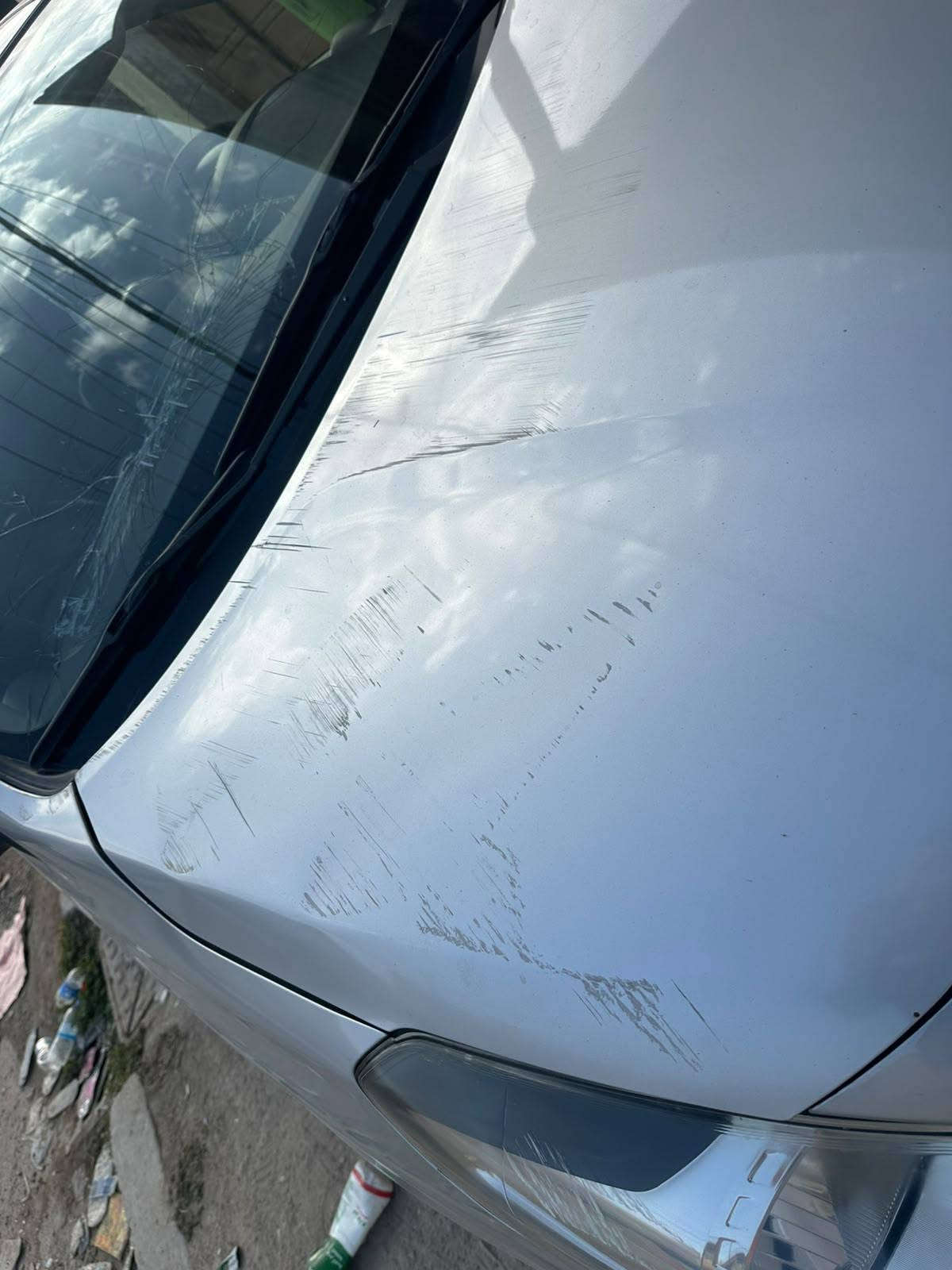 استلمتها زيرو ع ايدي
سياره خير من الله مال جناي 
صار عندي بيها طختين منزل صورها بلبنيد والثانيه وره بلجاملغ خلفي 
شباب سياره كير ومكينه خير من الله مكفولات 
نقصها صدر امامي خلفي وجامه اماميه فقط 
سعر 110 وبيها مجال كلش بسيط 
مكاني بغداد الدوره 

رقم تلفون 
***********
