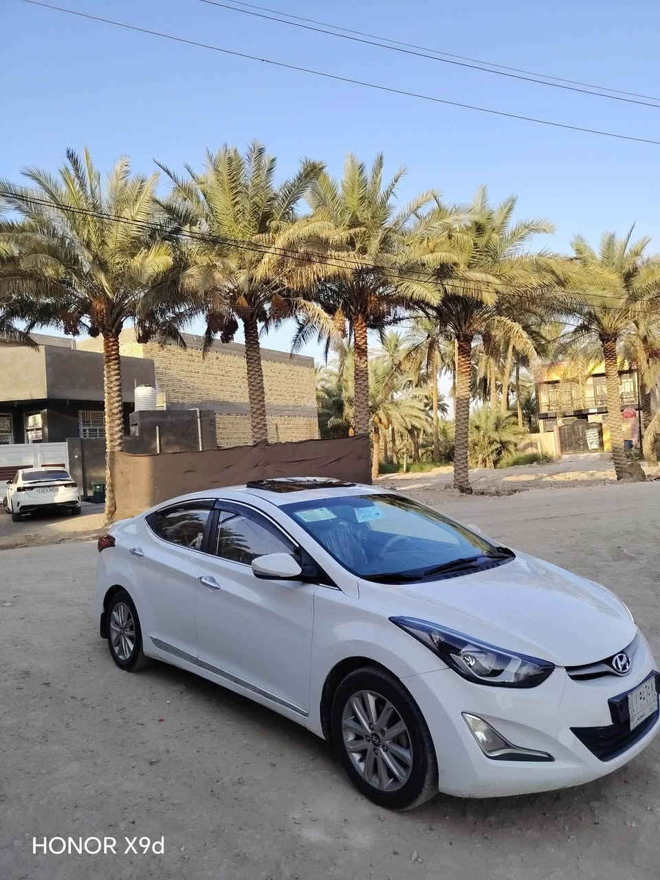 سلام عليكم لنترا موديل 2016 خليجي بيه نص الباب فقط بدون دواخل والباقي كفاله عامه مكينه كير تبريد حداديه تخم تاير كله جديد رقم بابل بسمي تحويل ثاني يوم السعر 113وبيه مجال قليل مكان بابل حله رقمي  ***********

نص مكتوب في الصور:
- HONOR X9d