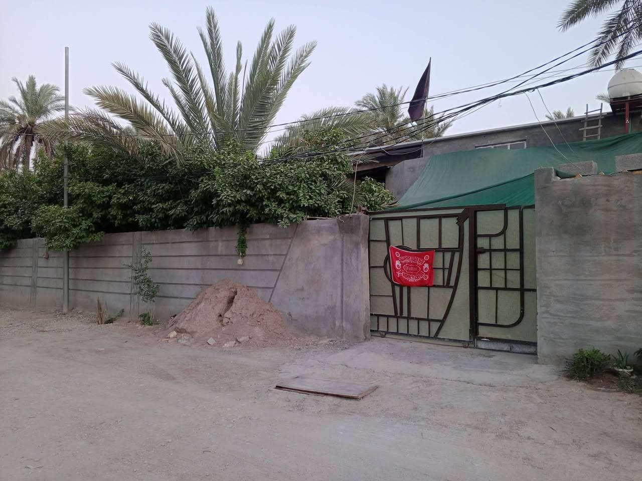 بسم الله الرحمن الرحيم
البيع

بيت مساحة 335م 

مشتمل مساحه 120م  طابو زراعي سند 25 تحويل ثاني يوم كافة الخدمات موجودة 

حي الاسرة بل قرب من سيد نور شارع بيت حجي عربي 

بيت يحتور على ستقبال 4×8 ///4غرف نوم صاله كبيره مطبخ كبير صحيات داخل وخارج حديقه كراج غرفتين نوم عدد 2مع صاله طابق ثاني مع صحيات 
مشتمل استقبال مع غرفة نوم وصاله ومطبخ صحيات داخل وخارج استفسار اتصل على سيد علي‏‪***********‬‏((////‏سيد عدنان‪***********‬‏/////‏‪***********‬‏

