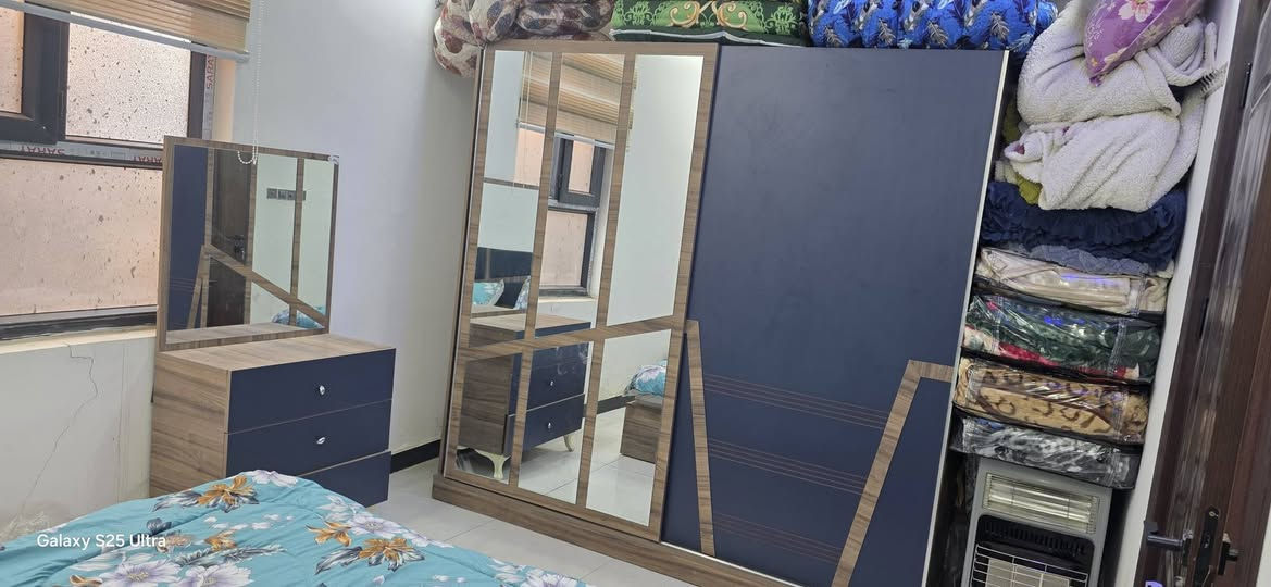 مزرعه للبيع🏡 مساحه 700 متر ببها غرفه وصاله ومطبخ وحمامات داخليه وخارجيه تباع معا الثاث كهرباء ماي  منضومه كامرات جاهزه سند 25 مداور عنوان المزرعه ع طريق الدغارة ديوانيه خلف مطعم 🍴 واثق بلمزارع تبعد عن التبليط 150 متر ***********
