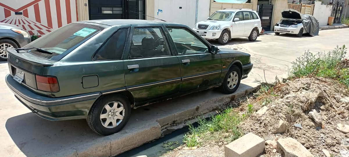 السلام عليكم رينو للبيع من شحن عدنا عل ايد شخص واحد كلشي بلادي ماملعوب بيها بسمنا حجم 21 موديل 92 بدون ضرر ولاصبغ شرط محرك مال كصه شرط الكير طخم تايرات جديد طخم وره وكدام جديد كاربون بانزين ورقي متوقف باتري جديد تحويل فقط سعر 20 ***********
