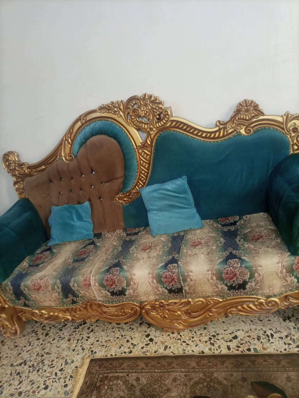 اعيد النشر تخم ١٥ مقعد يرهم للاستقبال وللصاله مستعجلين عل بيعته ٣٠٠ مكان حي اور ***********
