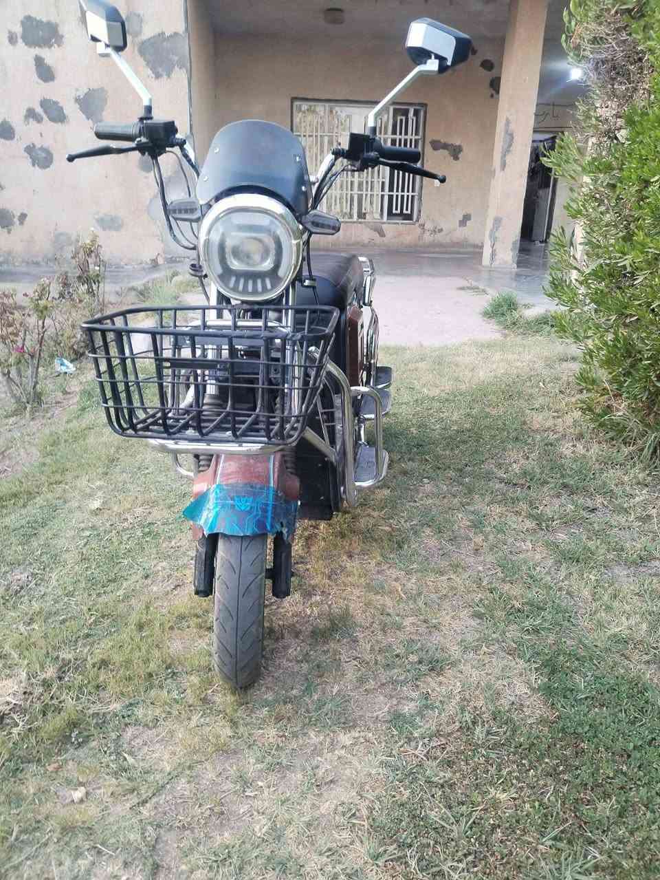 للبيع دراجه شحن جديد بوضع الشركه 6بطاريات ماماشي بس 75كيلو بعده جديد سعر 700 مكان الخالديه *********** @إشارة
