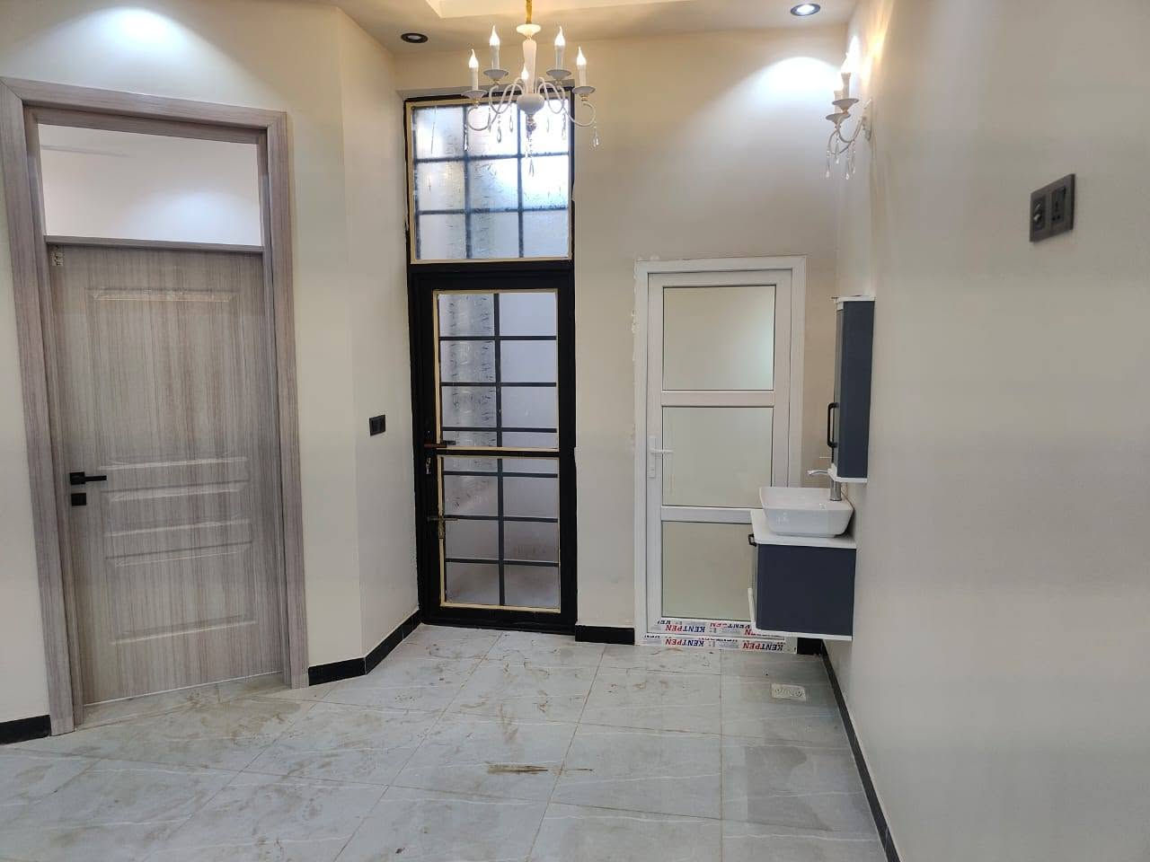 🏡 بيت للبيع في كربلاء – حي الحوراء
📍 العنوان: كربلاء، حي الحوراء جهة باب بغداد، عمود 37، نزلة القاضي.
🔹 المساحة: 100 متر
🔹 الواجهة: 8 متر
🔹 النزال: 12.5 متر
🔹 البناء: طابقين
🔹 عدد الغرف: 4 غرف نوم
🔹 البناء جديد
🔹 المواد المستخدمة: طابوق جمهوري + كونكريت مسلح
✅ جميع الخدمات متوفرة
✅ تبليط، مجاري، 
للمزيد من الاستفسار اتصل واتساب ***********
*********** كربلاء, العراق
