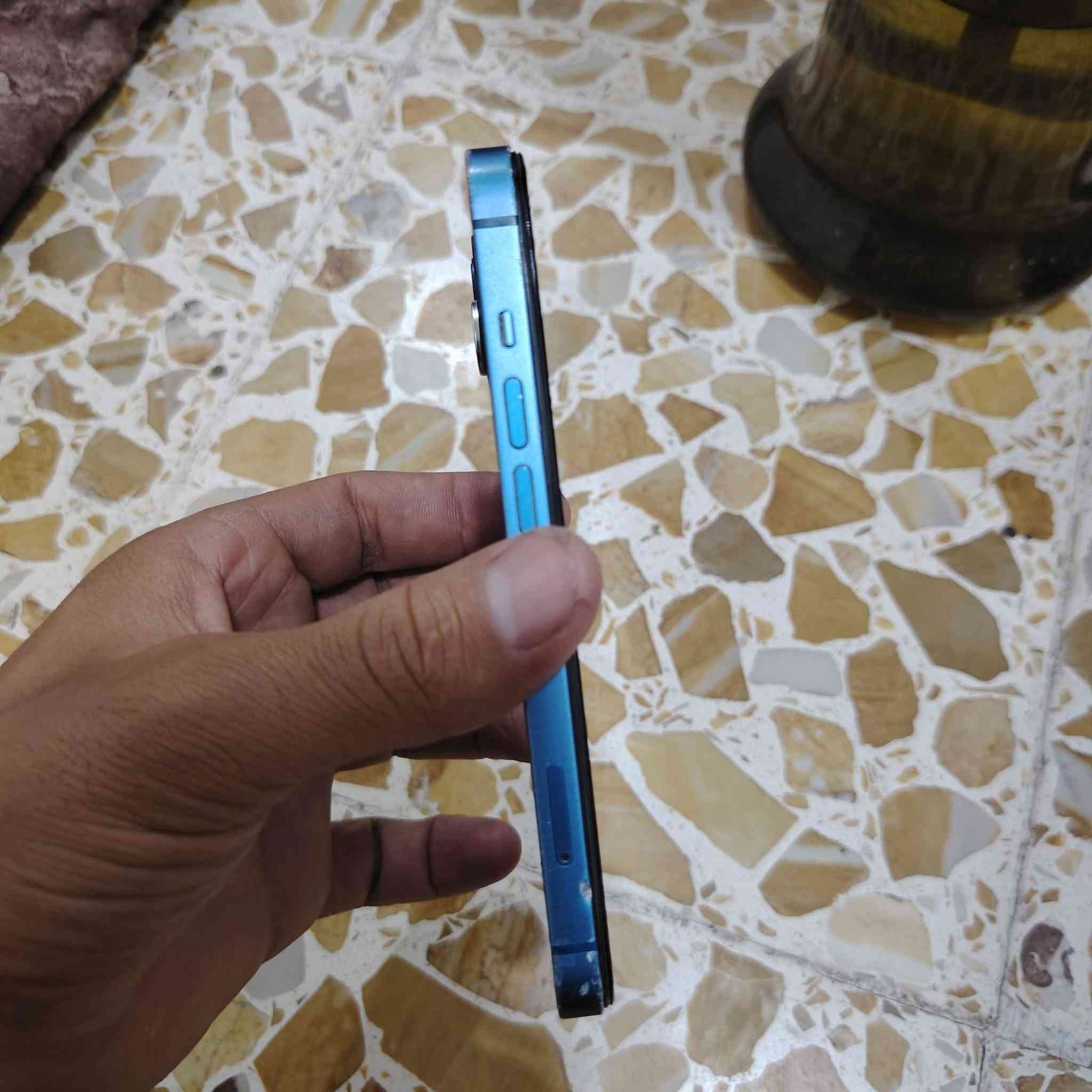 جهاز ايفون 13 عادي ذاكره  128   بطاريه 95 اصليا مامصعده  الجهاز امبدل شاشا  تك سيمكرت  الكامره ما تشتغل تشكل اني ابيعك ماتشتغل اني  مكلف بل نشر هاذ رقم صاحب الجهاذ. *********** _  ***********
