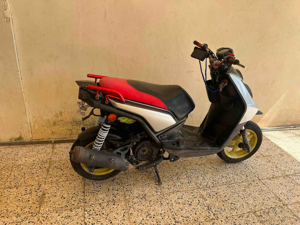سكنس جبلي دراجه مكفولة
كاملة ماناقصها شي
 شلعة ومعدل كهربائيات كلة شغال
السعر 950 وبيها مجال حك الجية
ديالى ***********
