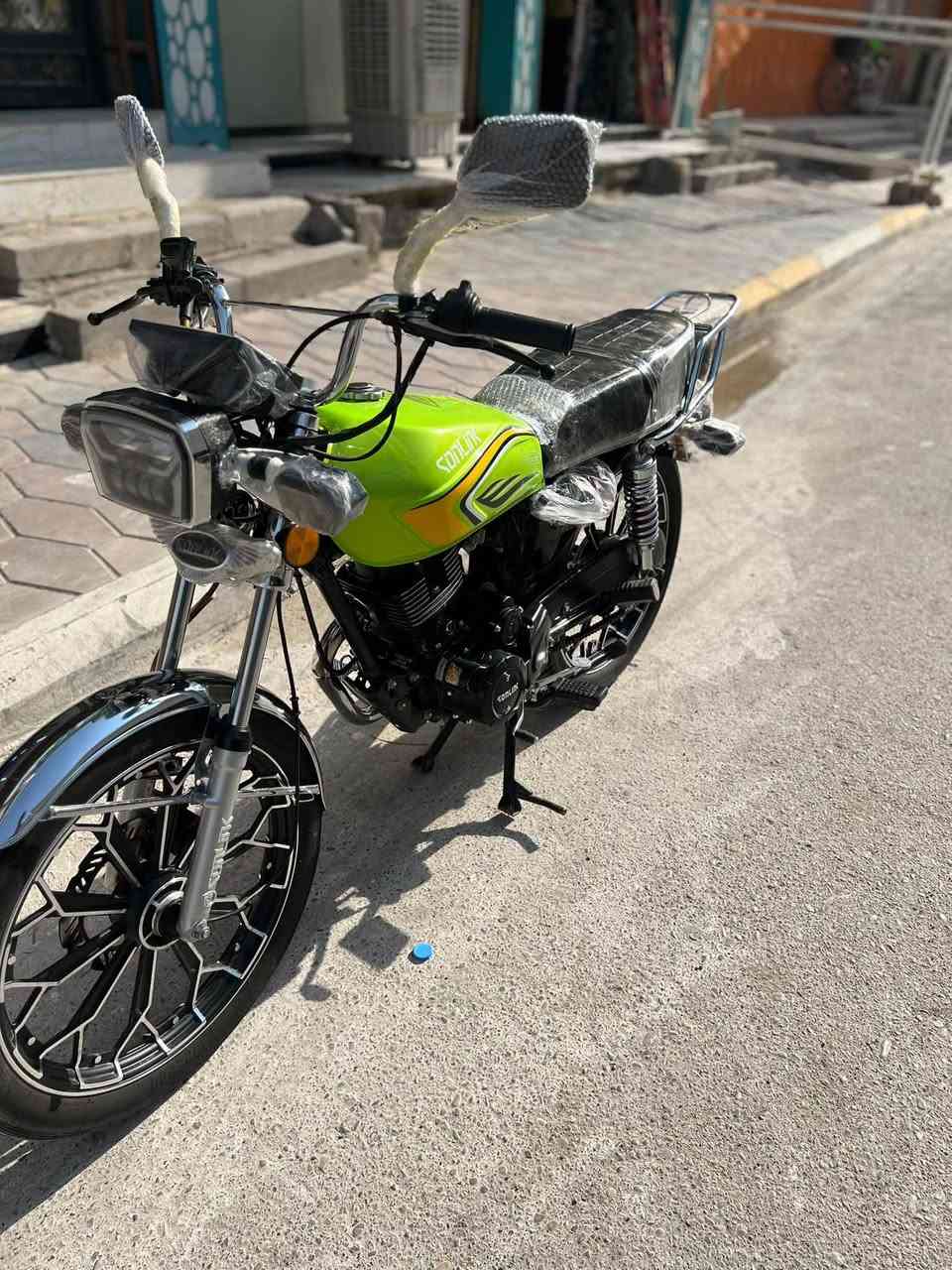 سونك للبيع 
مگينه گفاله عامه شرط من البرغي شرط صبانه ممحطوطه ع المگينه ضاغطة وزنجيل مگينه السودة  بعدها وگاله شرگه 
مگينه 200Cc
مديل 25نازله ب26 نضيفه حيل صارلها 5اشهر نازله من المعرض 
جهاز انذار مال سرقه وقفل وبصمات تشغيل عن بعد وسويجات 
للتواصل (***********)(***********)

