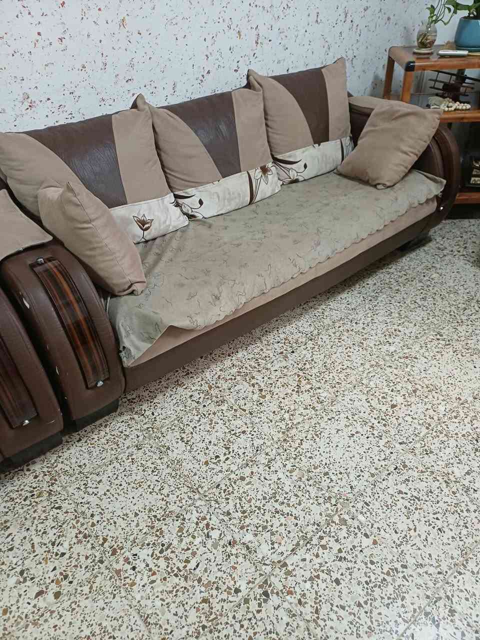 السلام عليكم
تخم تركي ١٠ مقاعد بحاله جيده جدا
وبسعر ٤٥٠ الف فقط 
للتواصل ***********
