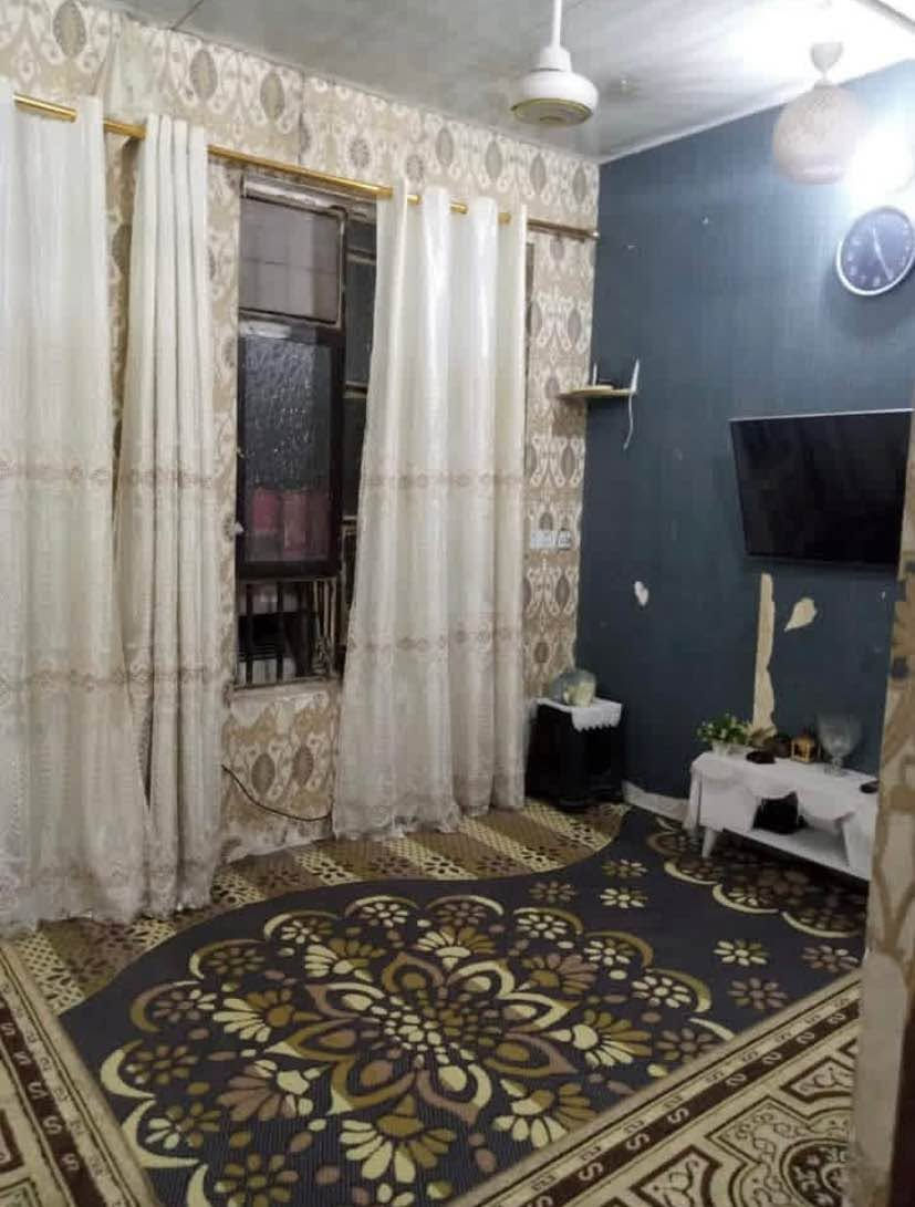 السلام عليكم…بيت تجاوز للبيع المساحة 75م البيت رفت وحاليا مؤجر ب 150 الموقع كلش حلو  شارع المعهد المنصة خلف صورة الصدرين يتكون من غرفة نوم وصالة واستقبال ومنور وحمام مشترك السعر 15 وبي مجال قليل *********** بغداد, العراق
