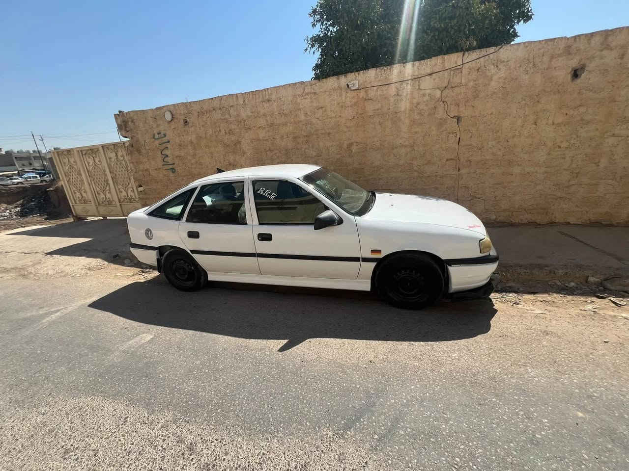 بعد السلام 
اوبل فكترا ماسحه موديل 1991 محرك 18 رقم كركوك مشروع وطني گير ومحرك بالشرط معمره جديد بالكامل بطاقة بانزين بيها :::مكان السيارة قضاء الحويجة الداخل 
***********
سعر 35 St Andrew, Surrey
