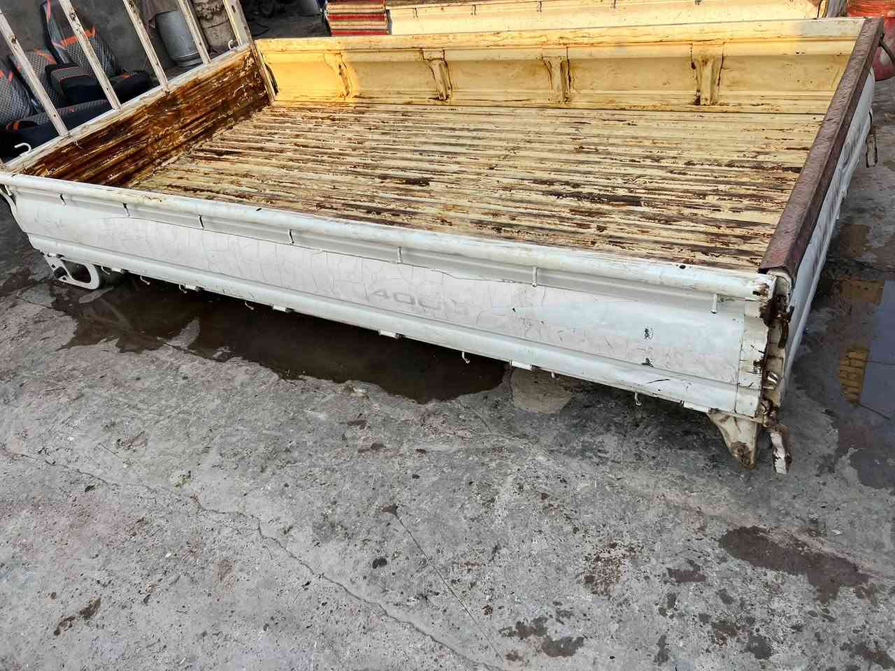 سلام عليكم بدي مال فحل نضيف مع كشنات مال بنكو قمارة وربع مال موديل 96مع مكينة بنكو بيهة خيط بخار للبيع المكان بغداد ***********

