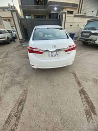 كورلا موديل 15  مكينه 1600 شركه العامه  ماشيه 165 كيلو بيه قطعتين تبدي...