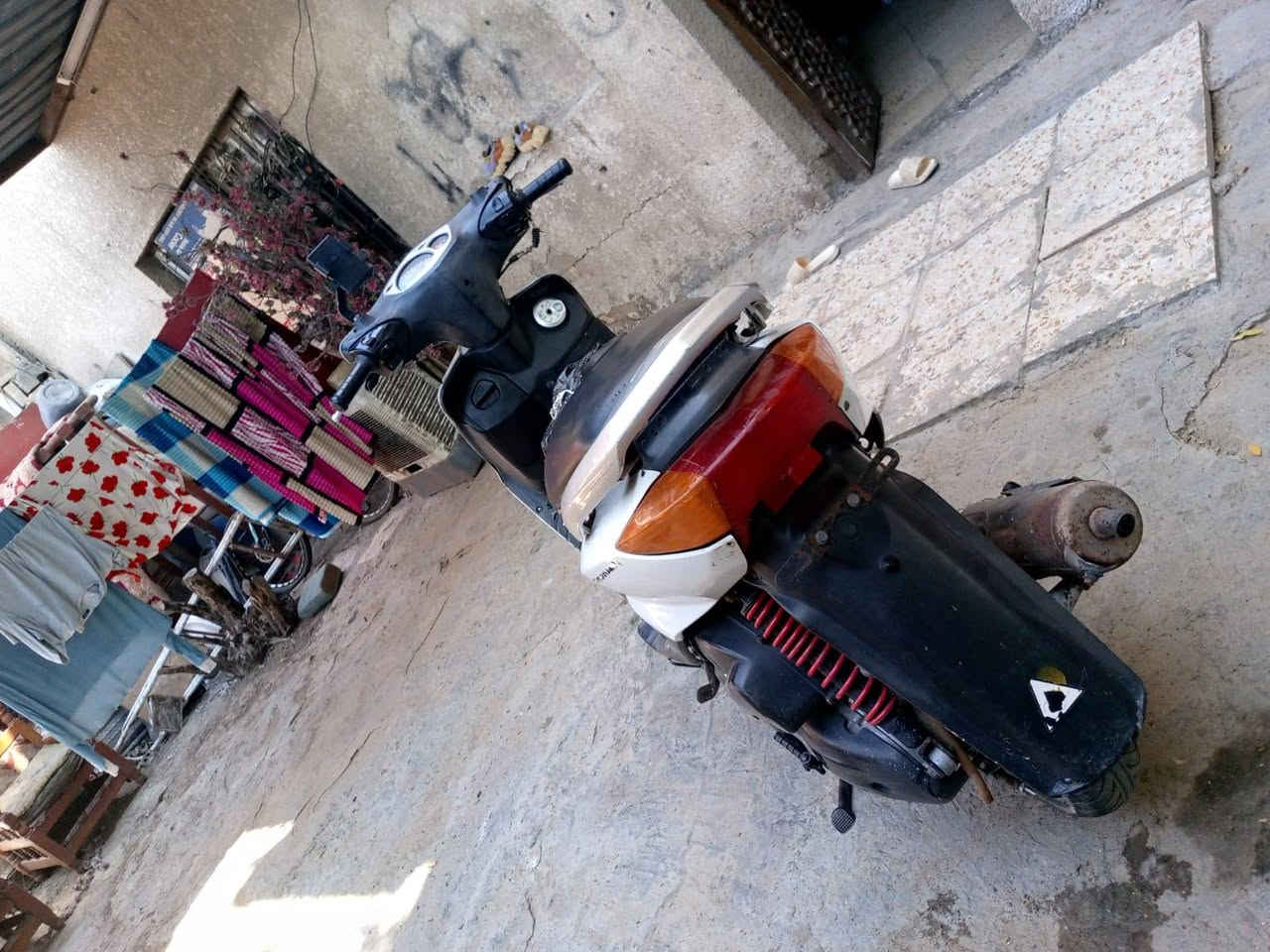 سلام عليكم دراجه سكنس ياباني سرعه١١٠ استانت حساس شغاله سلف وهندر وكهرباء كلها شغاله بلاديه نطيفه ومحركها بلادي نطيف مامفتوح ابد بلاديه خرسه ناعمه حيل خرسه  وكابريتر بلادي كفراتها بلاديه  مكاني المستنصريه رقمي*********** متواجد وتساب ورصيد السعر350  بيها مجال الشراي
