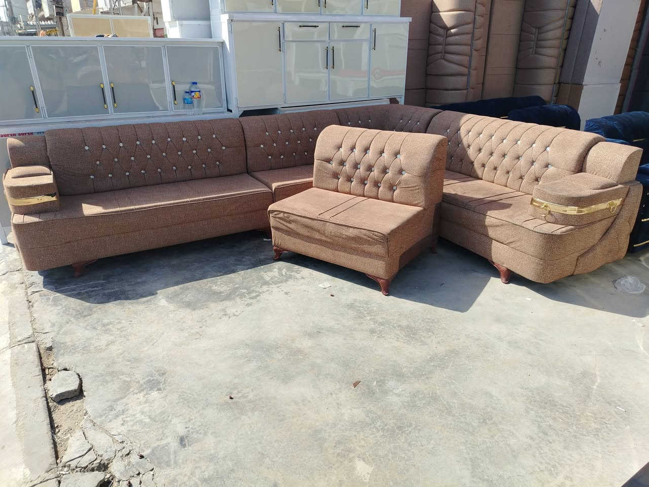 ديوان مستخدم نظيف العنوان المفرق الطرق والجسور مقابيل العزات بن تجه رايح عليه المفرق ***********
