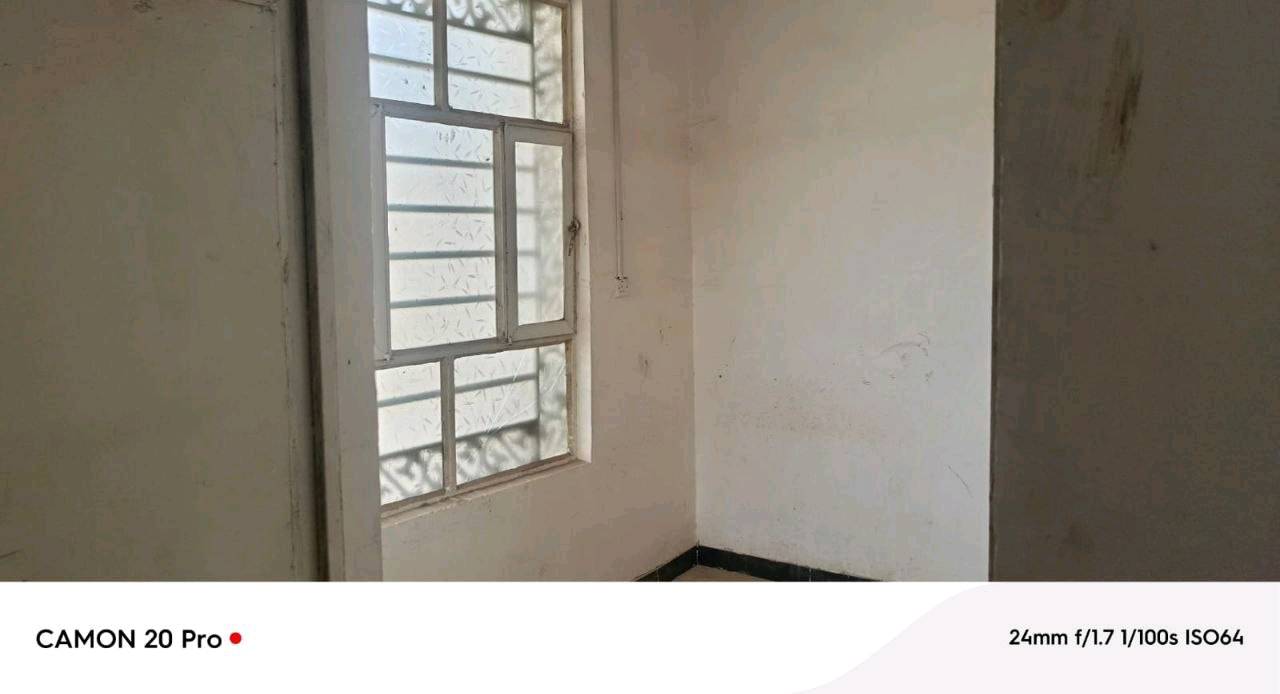 بيت للبيع – حي الرحمة  جهة اليُمنى مساحة 100م قريب ع مدارس  طابقين غرفتين صاله استقبال صحيات داخل وخارج ساحة  الحوش جبيره   السعر: 40 مليون  *********** واتساب