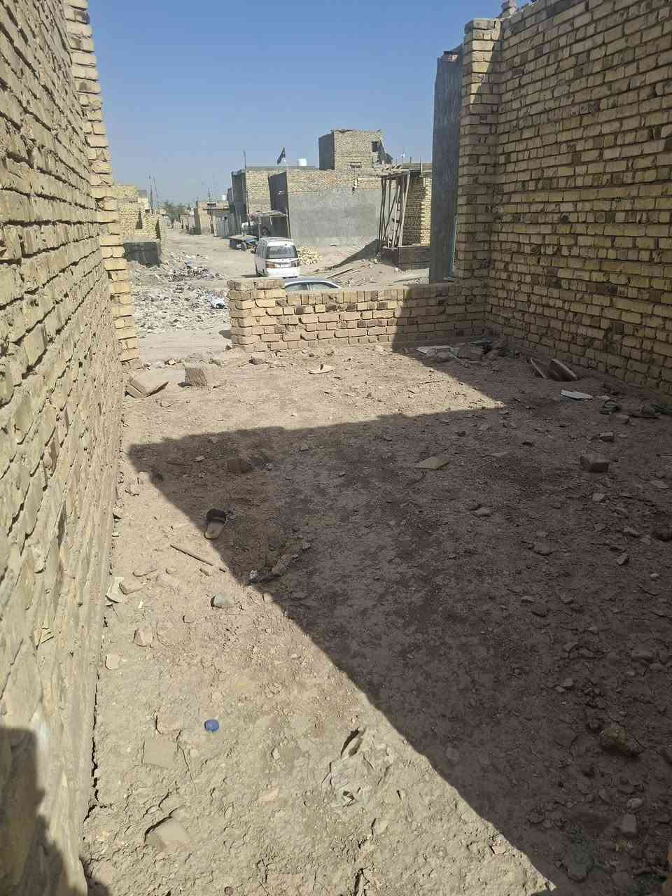 هيكل للبيع غير مسقف ٢٢٠ متر يتكون من غرفة نوم وكليدور ومطبخ واستقبال ومجمع صحيات وممر داير البيت زراعي سند ٢٥ السعر ٥٠ مليون وبي مجال العنوان بابل التاجيه حي السجاد عرض الشارع ١٠ متر الاتصال بالرقم ***********
