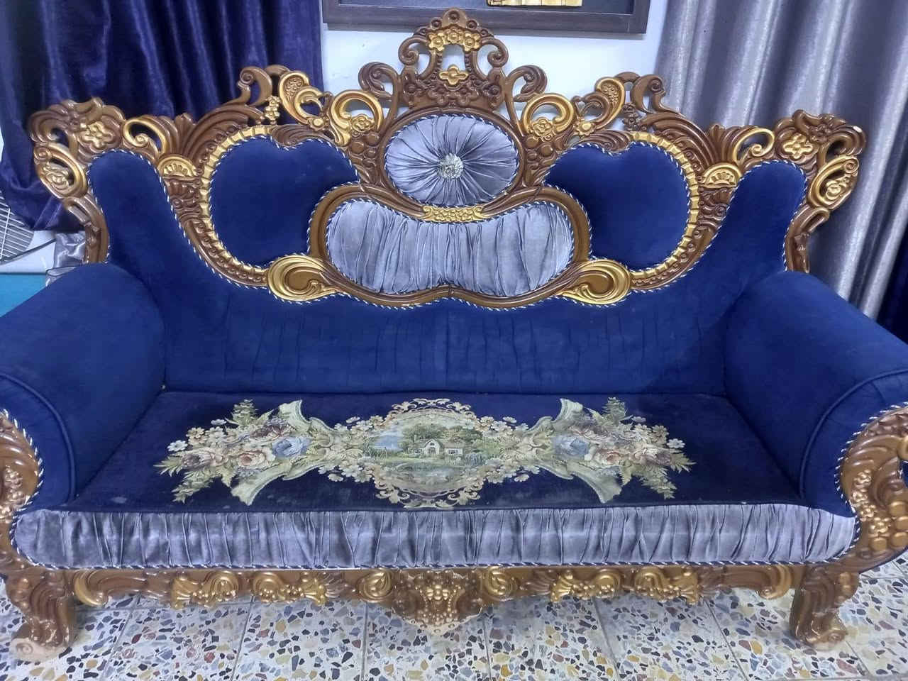 سلام عليكم 
تخم ملكي مفصله تفصال 
السعر ٥٥٠
مكان بغداد 
***********
