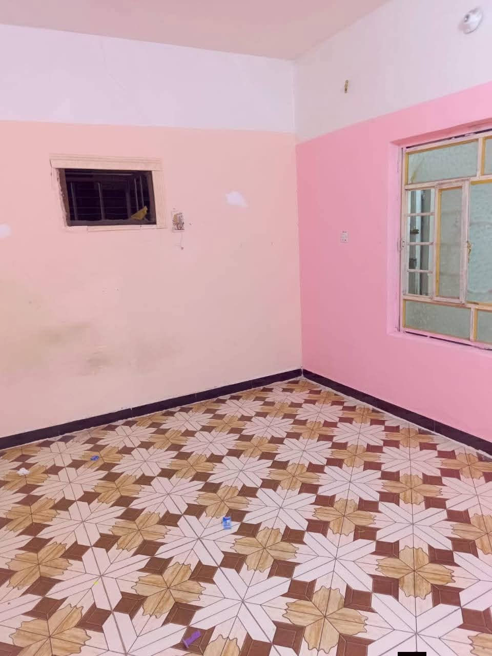 حي الشهداء • غرفتين • سطح معزول