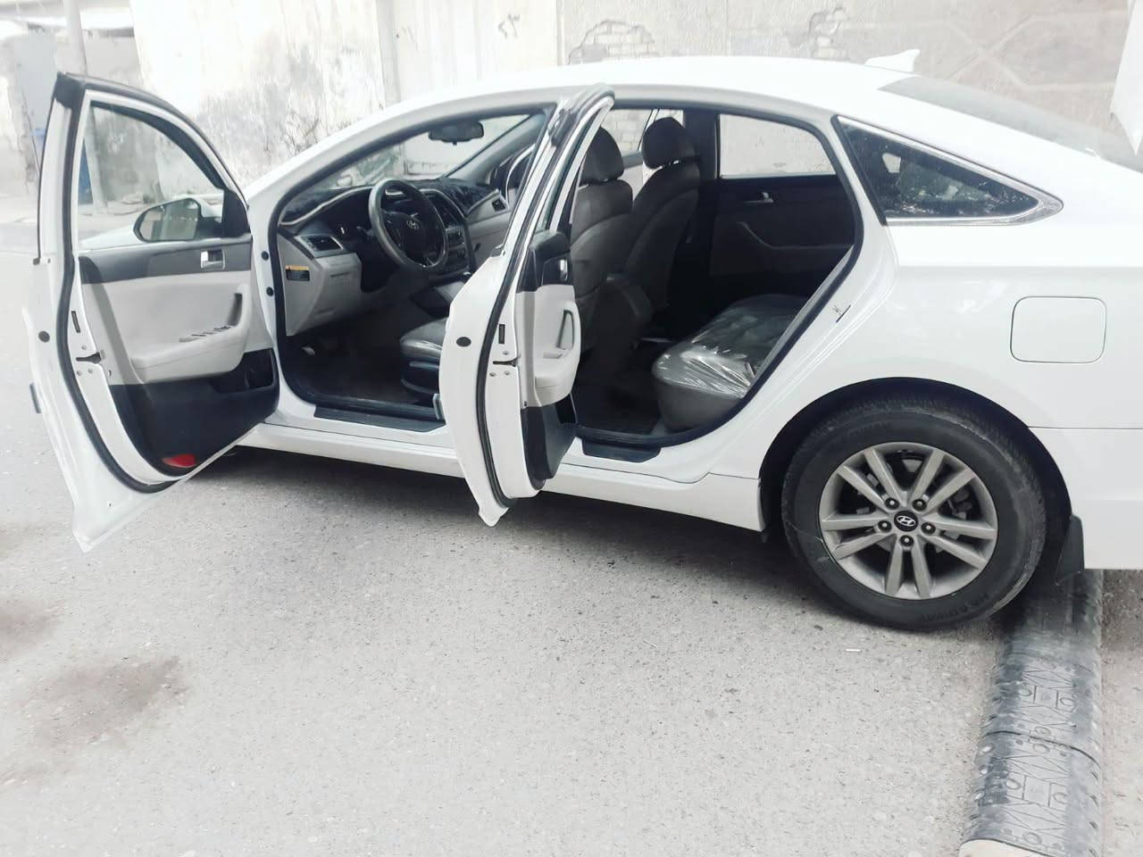 سلام عليكم سوناته امريكي موديل ١٦ سياره جاهزه وكلين وبدون ضرر بيع أو مراوس السعر ١٢٠ بيهه مجال ***********
