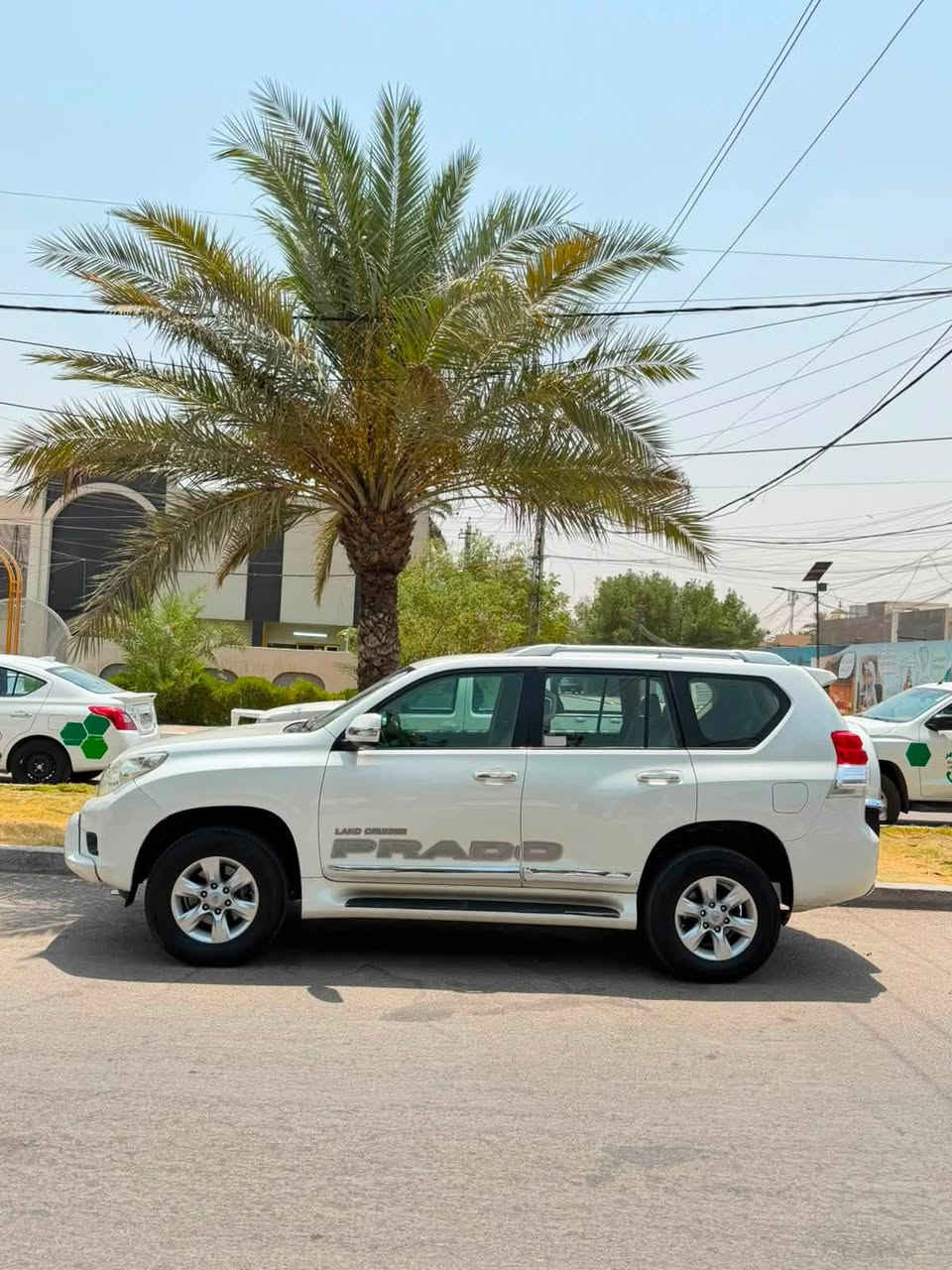 تويوتا برادو TXL موديل 2011
خليجي سعودي (وليس كويتي)

 محرك 2700 سي سي – 4 سلندر

 رقم شمالي الانكليزي الدولي شرط تحويل مباشر  

 عداد المشي 170  ألف كم حقيقي

 الجرس مال 120 شغال

 المواصفات :

 فئة TXL المعروفة بفخامتها

 سبير تعليك

 جام سكيورتي يصعد تلقائياً عند غلق السيارة

 شاشة أندرويد كبيرة وفخمة

 داخلية محدثة مع تغليف صاج كامل

 دوشمة جديدة بالكامل بلون البيجي والقرميديvip

 سيرفس كامل مع تبديل حجر البيئه اصلي جديد 

 تصفية كاملة حديثة

 فلنجات ودسكات جديدة

 تدفئة وتبريد شغال 100% ويه السويج 

زوج تايرات اماميه اصليه

السياره بيها ثلاث قطع بابتين السائق والي وره والجامغ الخلفي اثر شخط بدون دواخل والسونار موجود

 

 السيارة كفالة عامة والمعاينة خير دليل

 شرط التحويل اخوان 

***********
