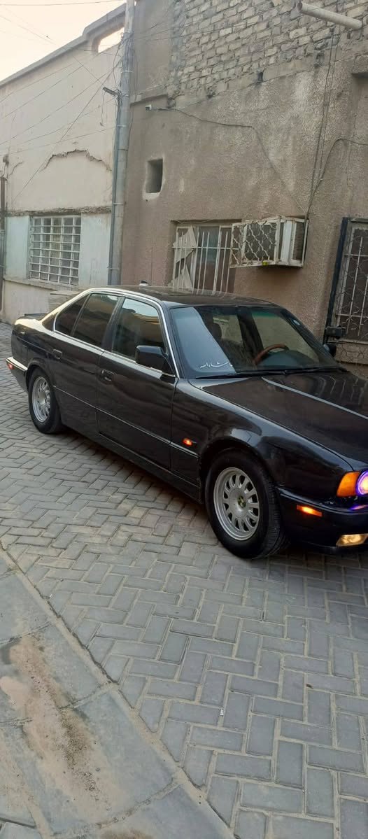 السلام عليكم اخوان بيئم دبليو
525 
تبريد ثلج 
مكينه وكير شرط 
اترايك المكه 
بيه ضربه بالجاملغ الخلفي بس امصلحه وبسيطه
تخم تاير جديد 
4 جام كهرباء 
اسلايت 
السياره بالحقيقه احله من الصور 
رقم دهوك
هزه جديده 
تحويل ثاني يوم اني اروح وياك انته وصاحبه تستلم سنويه
سياره جداً حلوه
داخله جديد 
السياره يمي 
السعر 55 وبيه مجال للشراي 
ليريده يتواصل ويايه 
رقمي موجود +9647755385634
تحياتي للجميع اخوكم مصطفى الجنابي @الجميع

