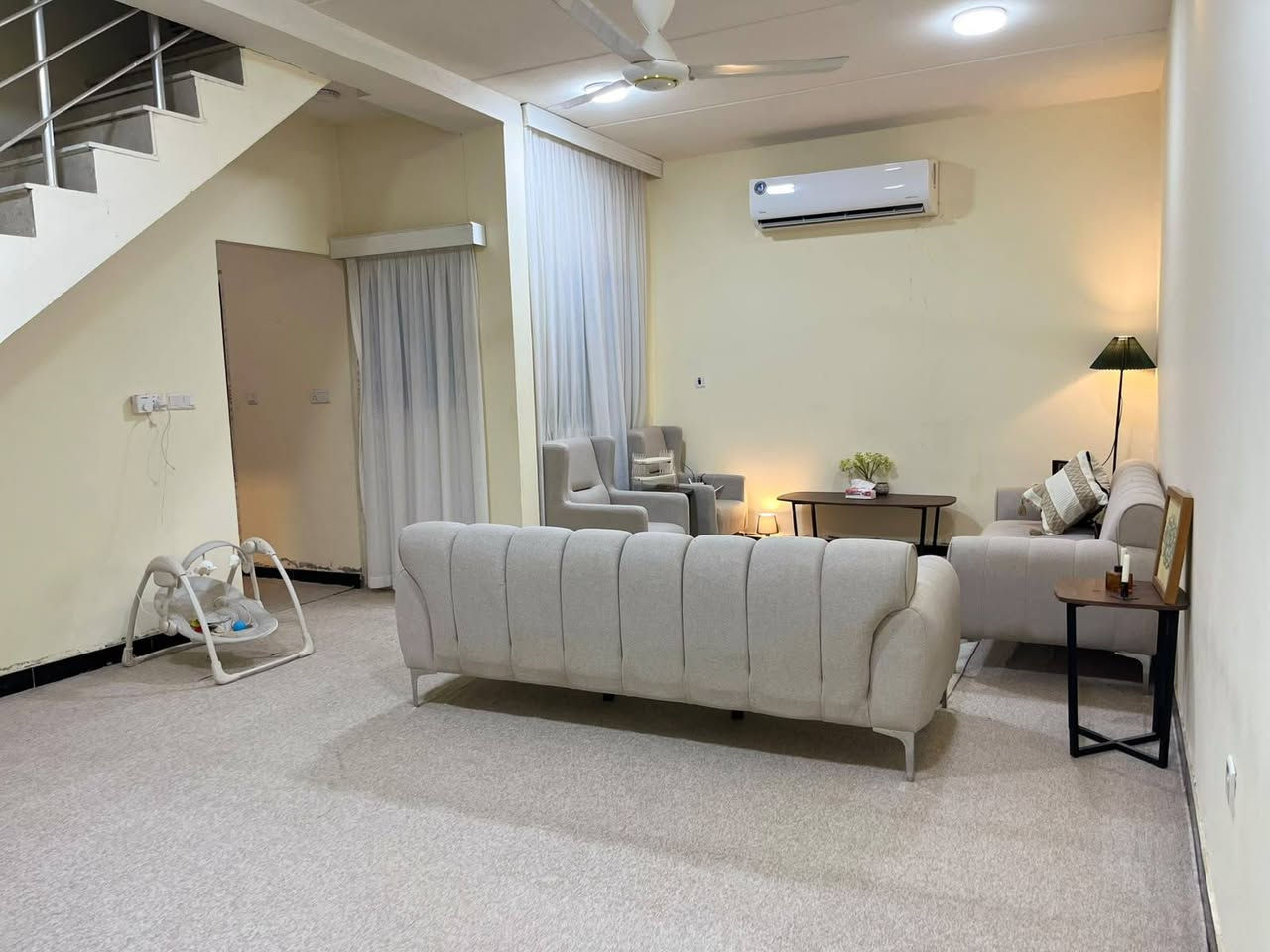 🏠 دار للبيع في قرية الغدير الثانية / مرحلة اولى
قرب مدرسة القرية (مدرسة البعد الرابع)
150 متر/ طابق واحد
البيت جاهز ويحتوي على استقبال، غرفة، صالة، مطبخ
خط وطني جاهز
خط مولدة جاهز
خط نت كيبل ضوئي
حديقة جاهزة
ماء وكهرباء كامل
كتايب ابواب للابواب الخارجية وابواب البلكونة، بالاضافة الى كتيبة للمكشوفة، ومكشوفة مسقفة. 
سقفية (عمارية) للطارمة
الكيبون للحائط 
(((سعر نقد ))))

📞 للاستفسار ***********
