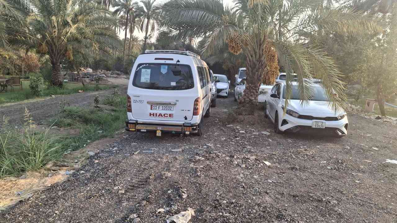 سلام عليكم جنبي h1 للبيع بيه قطعتين صبغ رقم شاصي باتكمه سعر ٩٥ بيه مجال حق الجيه سنويه ٢٩ بسمي شرط التحويل مكان بغداد الحريه ***********
