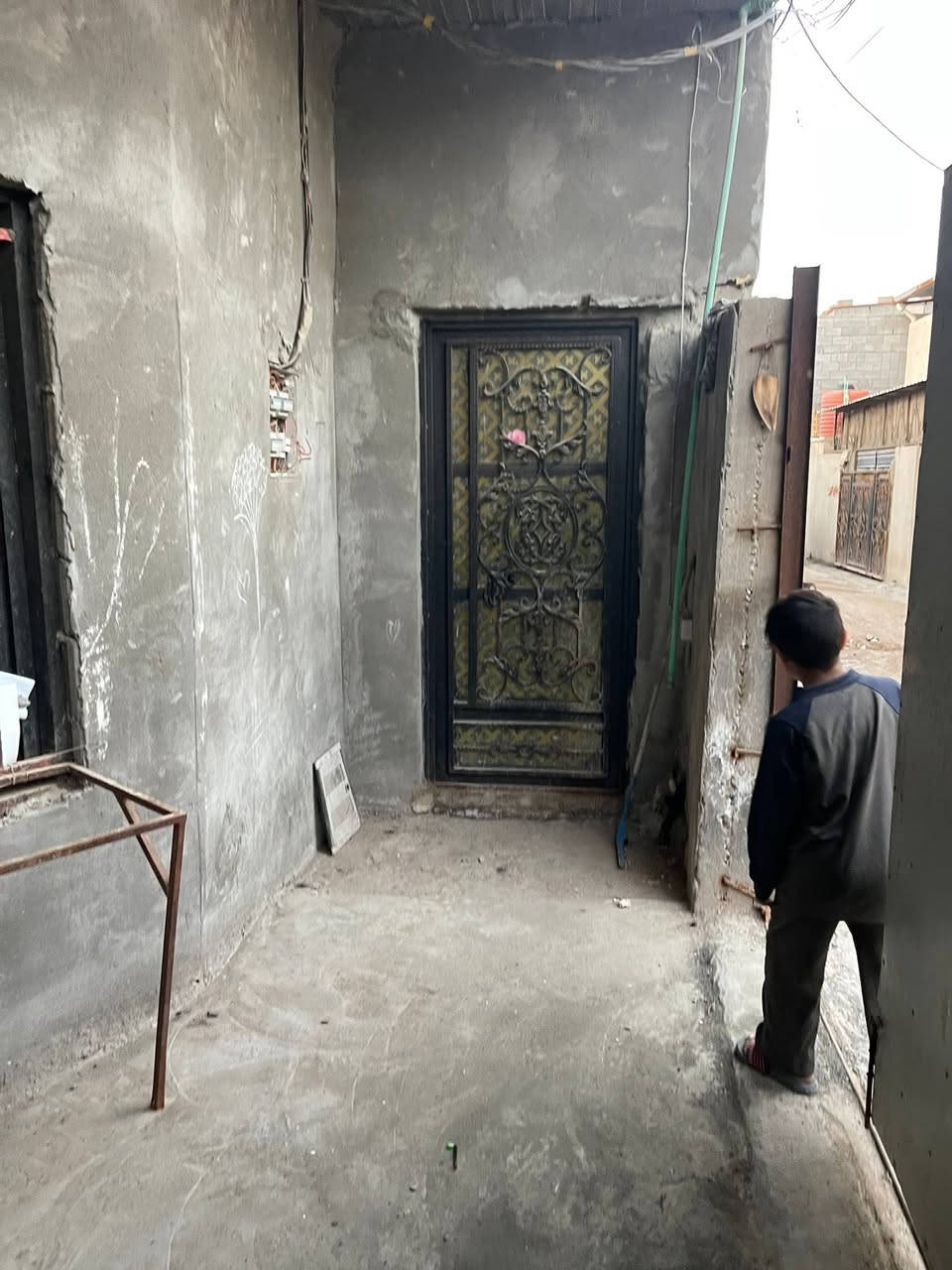 السلام عليكم يوجد بيت للبيع صالحيه شطالعرب الصالحيه قرب غسل الوتين السعر ٥٥ مليون وبي مجال الاتصال *********** مساحه ١٤٠ متر
