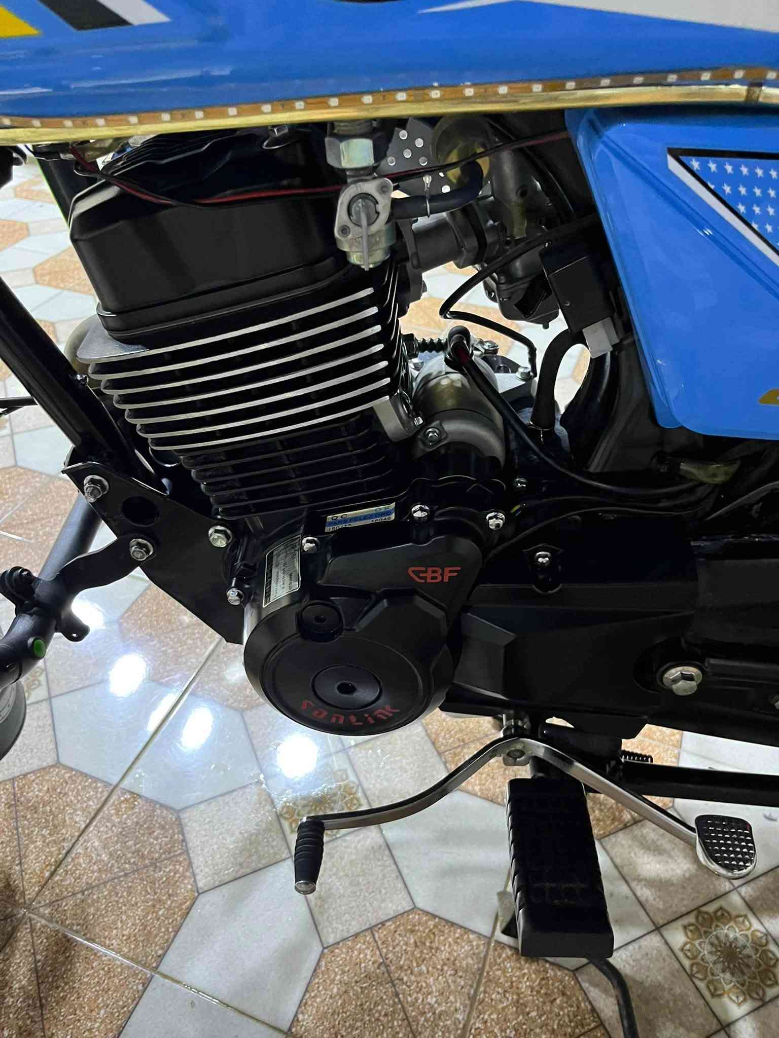 سلام عليكم سونك م2025  محرك 200cc
مكينه ضاغطه وزنجيل سبي اف فول نشاط
دراجه ما صالي شهرين مِہטּ شديته فول نضافه
وياه اوراق منفيس بس كلشي شغال بي مابي اي نقص
سعره مليون و100 قفل مو شراي لايتصل  
مكاني خالديه ***********

