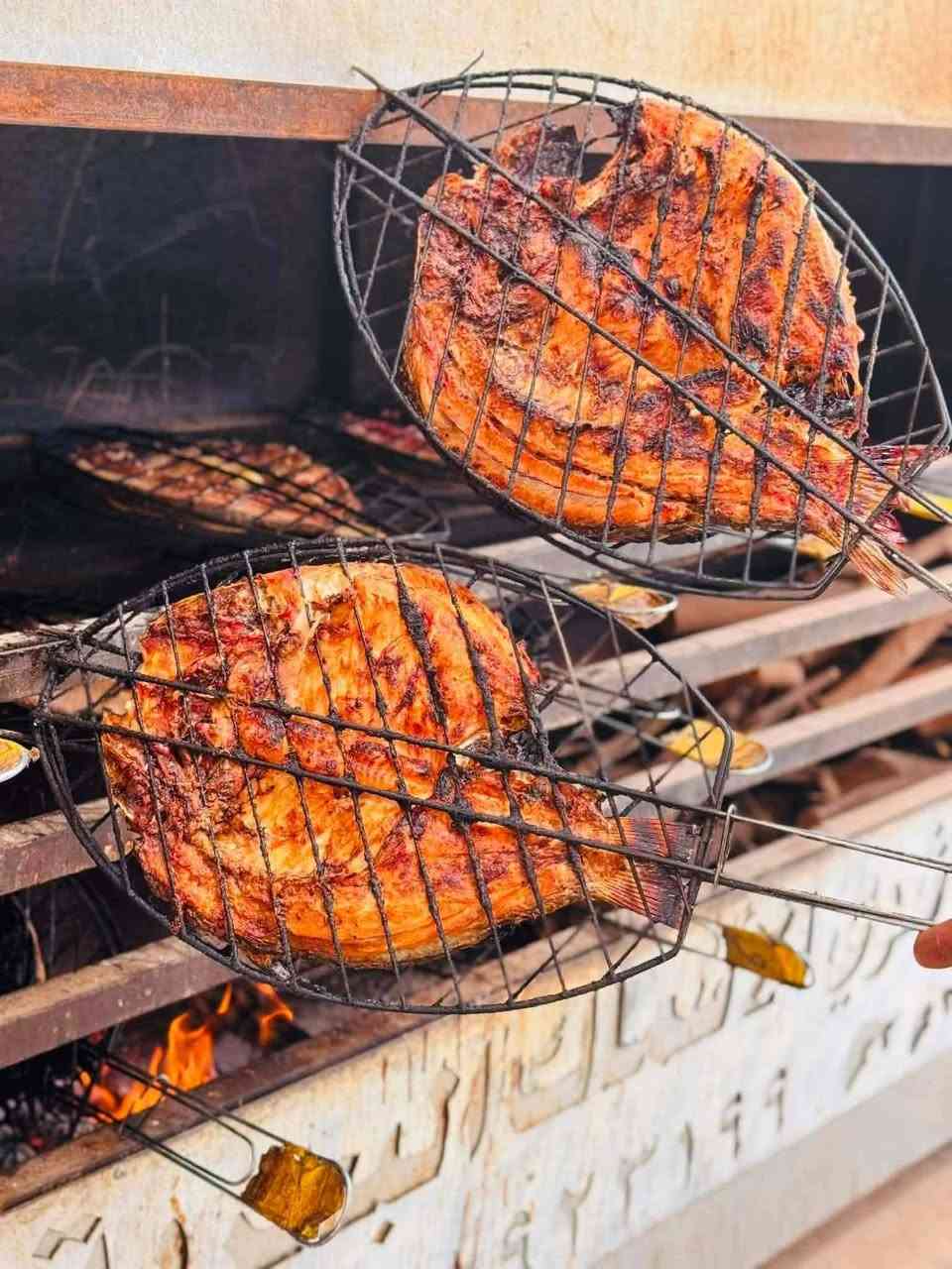 جمعتكم متكمل اله ويه علي المياحي  
سمك المسكوف والحي والدجاج  الطعم البغدادي الأصيل… يوصل لباب بيتك! 🏠🚗

🐟 سمك مسكوف — 7,500 د.ع
🐟 سمك حي طازج — 5,500 د.ع
🍗 دجاج حي طازج — 3,500 د.ع
🍗 صدر دجاج — 5,500 د.ع
🍗 أفخاذ طازة — 5,000 د.ع
🍗 أجنحة — 5,000 د.ع

━━━━━━━━━━━━━━

🚗💨 توصيل سريع داخل بسماية
💰 التوصيل 1,000 د.ع فقط

📞 للطلب والحجز:
***********
***********

✨ طازج • نظيف • سعر مناسب
🔥 علي المياحي — اطلب ودلل!

نص مكتوب في الصور:
- سمك حي سعر الكيلو 5500