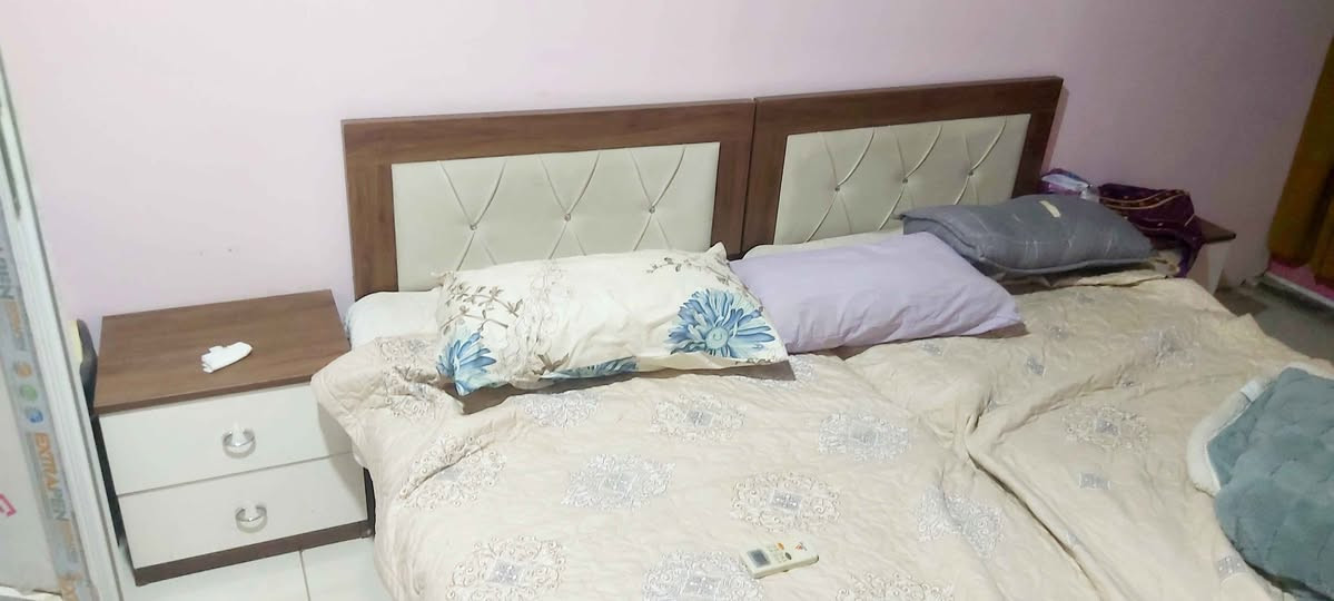 للبيع غرفة نوم تركي كنتور اربع بوب وسررين نفر مع الدواشك مع ميز تواليت السعر 300 
*********** كركوك, العراق
