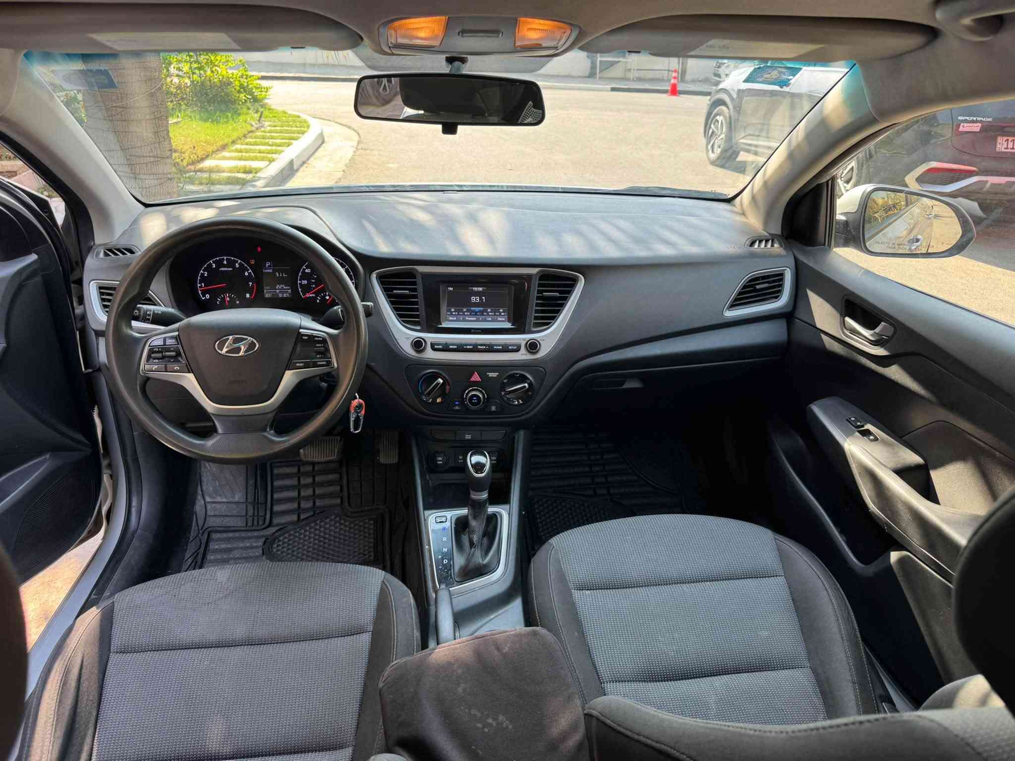اكسنت موديل 2021 وراد امريكي
السعر 100 $ورقه وبيها مجال معقول 

سياره حادث جاملغ وبنيد  وباب السائق توحيد لون ضربه سطحية بدون دواخل 

مكينه1600 دوش دبل نوزل 

مكينه وكير وحداديه وتبريد وضع شركه

ماشيه 70 الف ml 

رقم بغداد  الدولي بسمي شخصيا ثاني يوم تحويل مباشر سنويه

مكاني بغداد حي العدل 
للاتصال ***********
