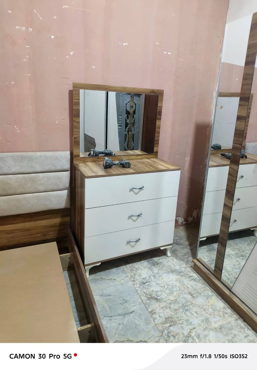 غرفه تركيه ام نفرين نضيفه نضافه 100 بالميه بسعر مناسب مكاني ناصرريه غراف ***********
