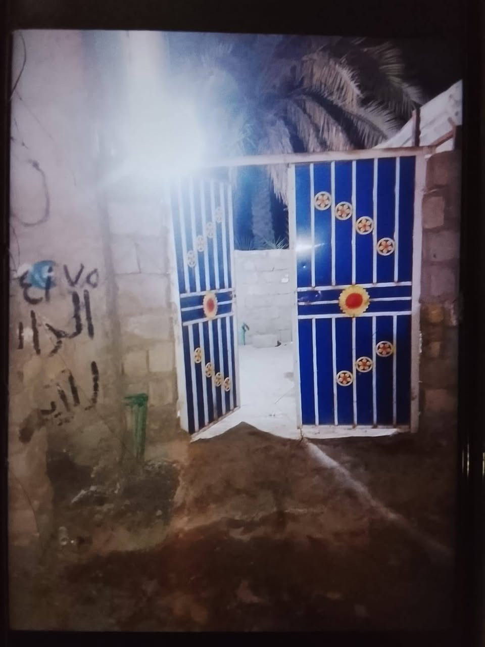 البيت يتكون من 1غرف نوم وصاله واستقبال و صحيات البيت صاير على شارعين يبعد عن شارع كربلاء حوالي ابو مهدي مهندس 600متر البناء حديث ومرتب له طريقين على شارع شبانات طريق وعلى شارع حوالي ابو مهدي مهندس طريق العنوان كربلاء شبانات مساحتها بيت 65 متر سند 35

السعر 32مع المجال 
*********** اثير 
***********   آسيا

