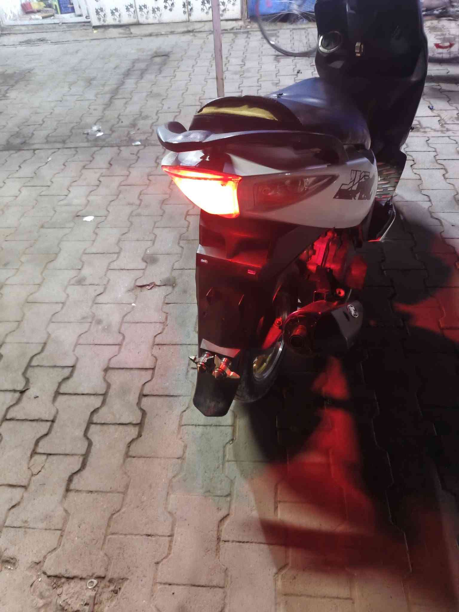 دراجه ماكس مضلع نوزل فول مزوعه زوذ  دراجه متعوب عليها من حض وبخت شرط انته تمشي تبنطش معدل 120 شرط مكينه 55 ع ايدي مال كصه شرط خرسه صرنصه اف ام كله جديد نكرة السعر 650 وبي مجال دراجه مصروف هوي عليها مكاني مجمع الدور ***********
