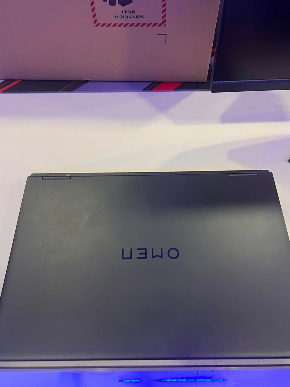 💰 السعر: 1,700,000 د.ع فقط
رقم:*********** WhatsApp 

🔥 وحش الألعاب والإنتاجية HP Omen 16 ! 🔥
إذا كنت تبحث عن الأداء الخارق، السرعة الفائقة، والشاشة الخرافية للألعاب، المونتاج، وبرامج الهندسة، فهذا اللابتوب هو الخيار المثالي لك! 🚀
💻 المواصفات الجبارة:
 المعالج (CPU): Intel Core i9-13900HX (أداء جبار للمهام الثقيلة)
 كرت الشاشة (GPU): NVIDIA RTX 4060 8GB (يشغل أثقل الألعاب والبرامج بكل سلاسة)
 الرامات (RAM): 16GB DDR5 (سرعة استجابة عالية جداً)
 التخزين (Storage): 1TB SSD NVMe (سعة كبيرة وفتح سريع للنظام والبرامج)
 الشاشة (Display): حجم 16 بوصة بدقة 2K وبتردد خيالي 240Hz (نقاوة سلاسة لا توصف في الحركة)

📌 ملاحظات الحالة:
 اللابتوب مستخدم بس نظيف جداً (بحالة الجديد) ومرفق مع الكارتون الأصلي الخاص به 📦✨
 الضمان: ضمان لمدة شهرين لتبصم وتلعب وانت مطمن 🛡️

🛵 التوصيل: متوفر بسعر 6,000 دينار فقط لكافة المحافظات / المناطق.
