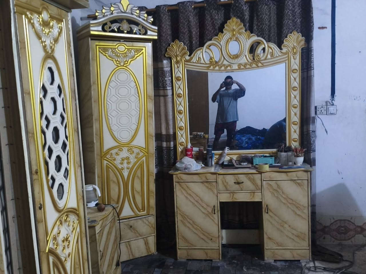 سلام عليكم اخون غرفت اخشاب ماليزي استخدام 8اشهر 6قطع السعر 500او بيه شويه مجال الشراي هاذه رقمي ***********
