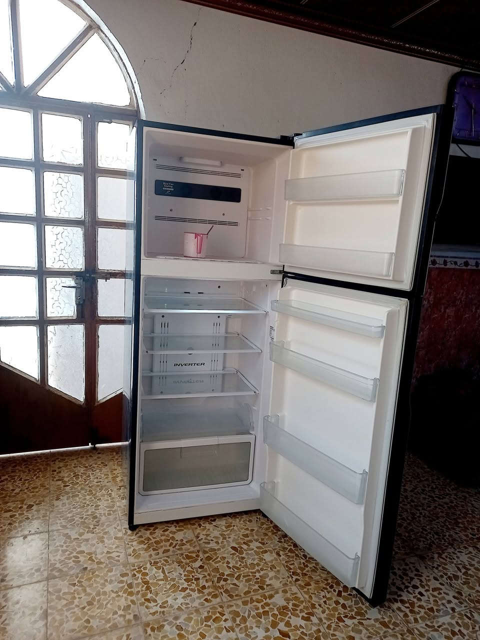 ثلاجه هيتاشي حجم ٢٠ بخاخ شرط تجميد فول فول ضمان شهر مال بيت سعر ١٩٠ بي مجال تلفون وتساب ***********
