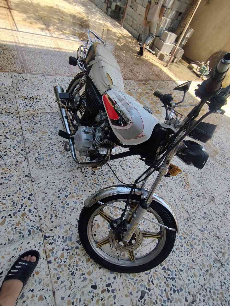 سلام عليكم
دراجه سيفان للبيع 
مكينه مكفوله من التنقيص و الاتبخير 
كهربائيات شغاله سلف وهندر 
تايرات جدد اوراق كاملة 
السعر 335وبيها مجال 
بعقوبة حي المعلمين 
***********
