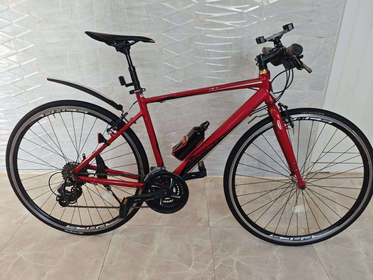 للبيع
دراجة C700 ماركة برزشن سبورت اليابانية 🇯🇵🔥
( PRECISION SPORT )
بلادية على وضع الوكالة بدون اي نقص

معدن الدراجة // المنيوم 💥

سستم الدراجة // شيمانو ( SHIMANO )
كامل بدون اي نقص⭐️
عدد السرع // 3*8

ويالة المنيوم طبقتين  والوزن 12كيلو نظام كمبليون بالكامل
تايرات وچوابة الاصليات
للتواصل
*********** واتساب واتصال
*********** اتصال فقط
