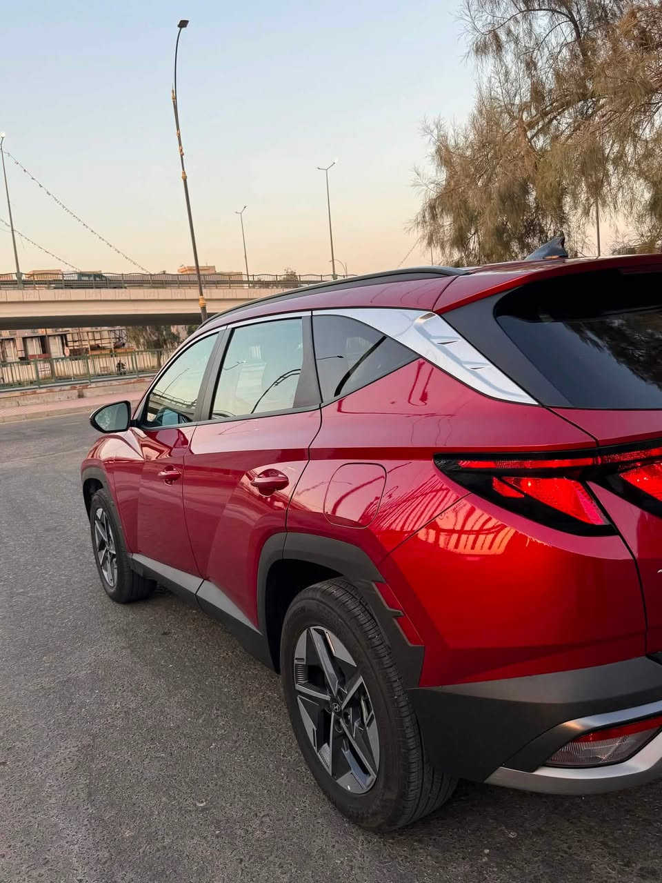 السلام عليكم

🚗هيونداي توسان 2026 – SEL
Hyundai Tucson 2026 
دخول جديد
•   🛣️  المسافة المقطوعة  - 8 الالف ميل
--------------------------- 

🌍 وارد امريكي
⛽ محرك بنزين
⚙️ محرك 2.5 تنفس طبيعي
🔩 4 سلندر
🔧 ناقل حركة أوتوماتيك
🛞 دفع رباعي AWD
✅ أبرز المواصفات:
• شاشة لمس حديثة
• Apple CarPlay
• Android Auto
• مثبت سرعه ، قيادة ذاتيه
• كاميرا خلفية ، سايد بريك بصمه
• حساسات أمامية وخلفية
• رادارات امامي خلفي جانبي
• عداد دجتال وشاشه متصله
• هيتر كشنات ، كشن كهرباء
•شاشه لمس ، تبريد لمس

بدون صبغ تبديل بنيد فقط رقم بغداد سنويه بأسمي تحويل مباشر ثاني يوم العنوان كربلاء السعر 195 وبيها مجال
***********////***********
