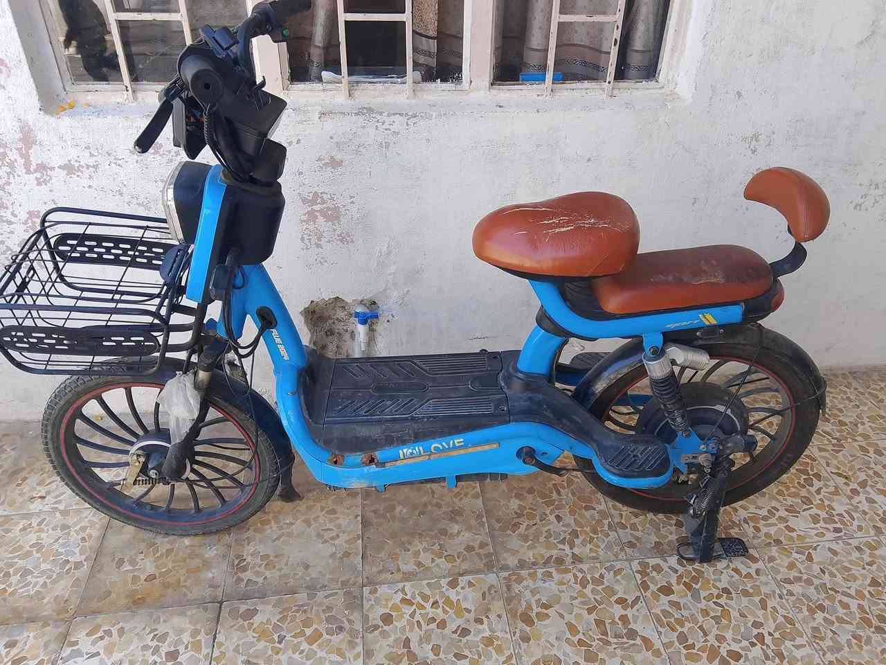ماطور شحن للبيع حجم 20 باتريات تعبانين دبلات شغلين تواير جدد وايرمنية شغالة سعر 100 بي مجال للطيبين رقم الهاتف ***********
