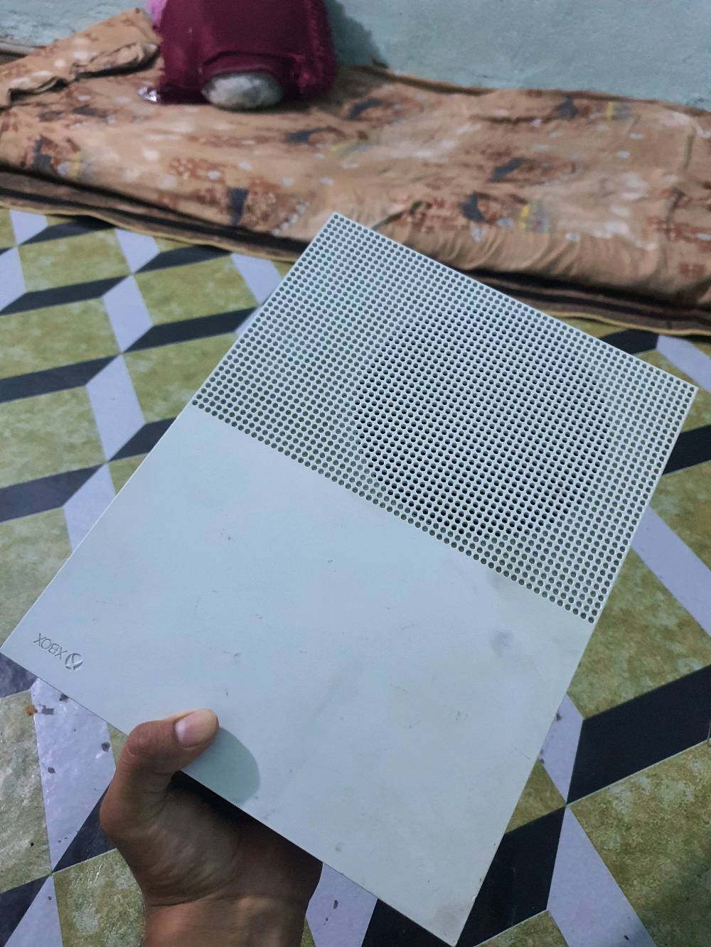 السلام عليكم
xbox one s
ذاكر 512 نص تيرا
لوك ستيكر ما مفتوح 
نضافة ٩٥ بالمية 
يدات ثنين يدة شفافة جديدة استخدام قليل
اما يدة بيض بيهة مشكلة فقط بوردة شحن شغال مابيهة اي مشكلة لكن بسبب بوردة مال شحن من اجيب باتريات تربط طبيعي  بالبلي بس هسة كامت ما تربط بس طلع ضوة ضوة مصور فيديو الهة اما يدة اي مشكلة ما بيهة لا درفت ازاراهة كلهة شغالة 
العاب  بي فقط فيفا ١٧ مملوكة
كيبل باور كيبل hdmi كامل ملحقات
سعره ١٦٥ الف وبي مجال 
العنوان جسر_ديالى_القديم_شارع_٧٠ 
***********