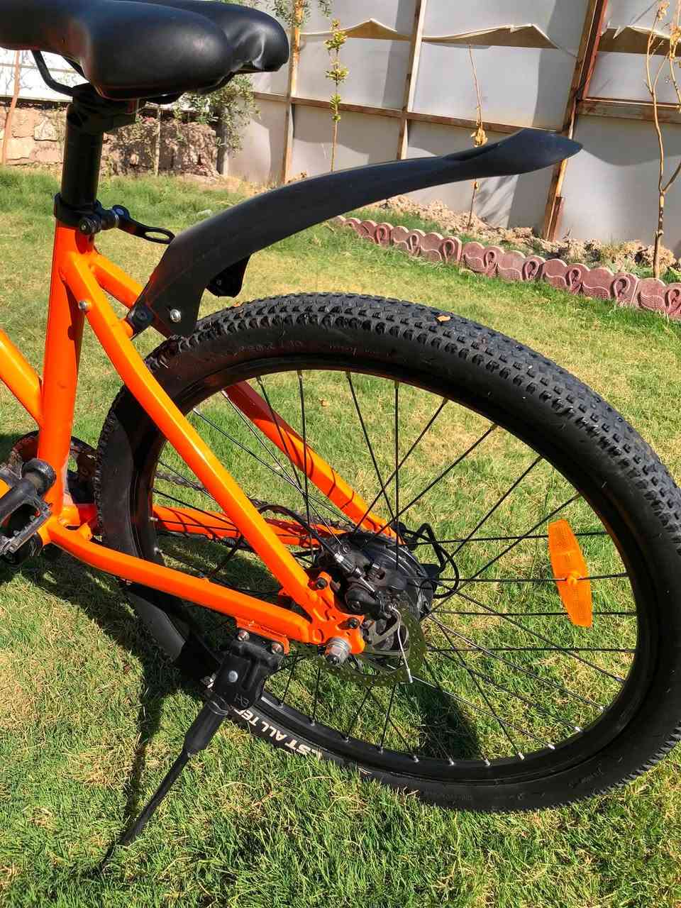 • 🚲 بايسكل كهربائي للبيع

• 📏 الحجم: 26 إنچ

• ⚡ المحرك: 250W

• 🔋 البطارية: ليثيوم 36V 10Ah

• 🔋 سعة البطارية: 360Wh

• 🔌 الشحن: 42V / 4A

• ⚙️ گيارات متعددة

• 🛞 إطارات MTB

• 🛑 ديسك أمامي وخلفي

• 🔧 مساعد أمامي

• 📟 شاشة/عداد كهربائي

• 🔋 بطارية JETECH

• 🟠 هيكل قوي ومناسب للاستخدام اليومي

• ✅ الدراجة شغالة وجاهزة للاستخدام

• 💰 السعر: 350 الف و بي مجال بسيط

📍 عنواني بغداد - الغزالية  / *********** واتساب او خاص

