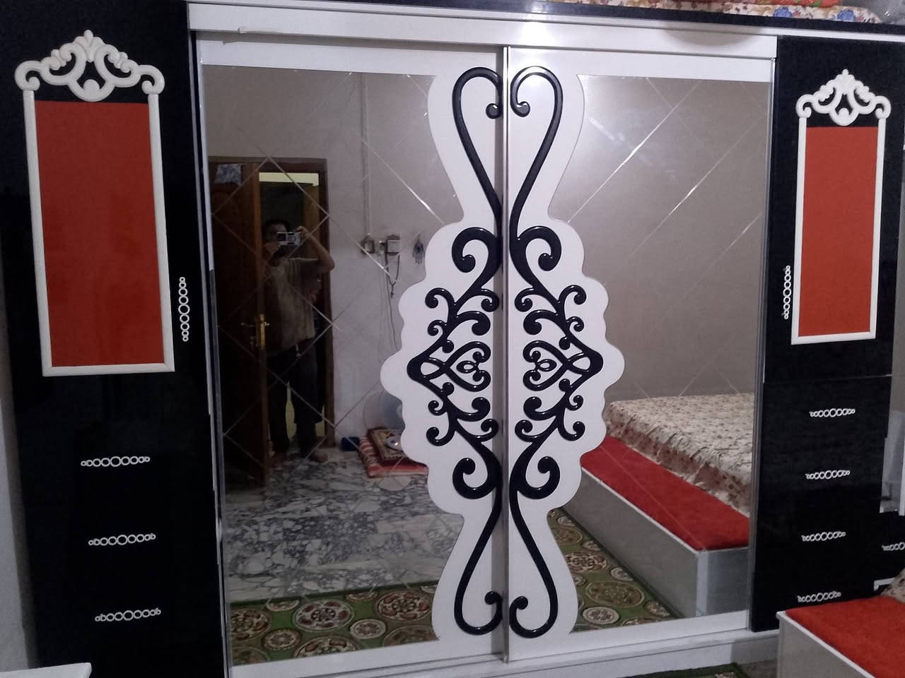 غرفة أخشاب للبيع للبيع للاستفسار الاتصال على الرقم ***********
