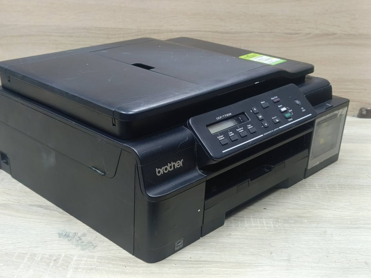 ⬅️طابعة بيها لون الاصفر فقط مقطع سعرها100 الف ➡️
طابعة براذر موديل T700W مستعمل بحالة جيدة باحبار خارجية تطبع 6000 نسخه ملون و 5000 اسود وابيض سعر الحبر 10 الف لكل اللوان سرعة طباعة 10 ملون, 12 أسود وابيض تحتوي على واي فاي يمكن ربطها على موبايل وتابليت ولابتوب مع امكانية طباعة صور استنساخ طباعة وسكنر 🚦سعر طابعة 100 الف 🚦مع كيبل كهرباء وكيبل كومبيوتر وقرص تعريف نسبة نظافة الجهاز 90% ضمان تشغيل وفحص يوجد توصيل لكل المحافظات للطلب *********** -*********** . 
#الصفوة
#طابعتي
