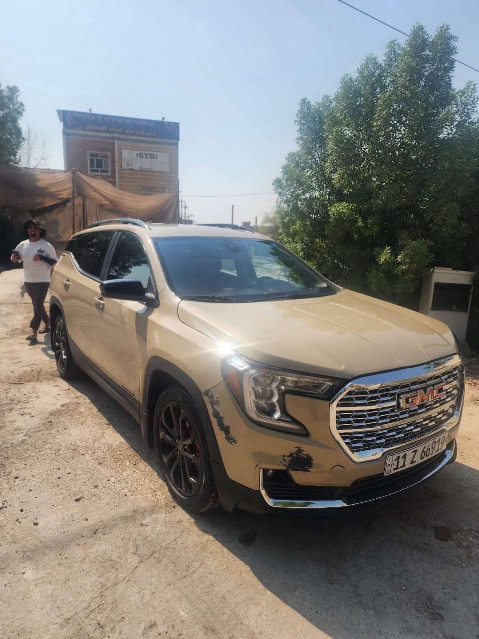 السلام عليكم
جمسي تيران 
مديل ٢٠٢٣
ماشية ٥٥ الف كيلو 
حادثها جاملغ و بنيد  و جنطة
السيارة نضيفة كلش 
السعر ١٦٠ 
‏رقمي 
*********** 
واتس ***********
