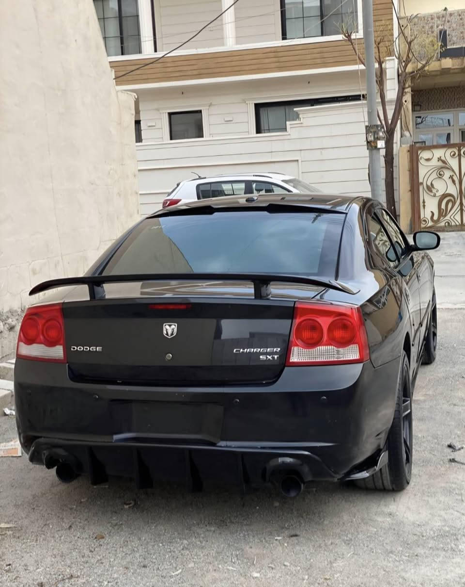 دۆج چارجەرمۆدیل 2010کامل کراوە بە2014 srt
مەچینە 3500 سیستەمی غازم لۆدانایە 
سبوخ یەک پارچەی  هەیە چامرغی دوواوە نمونەیە لەجوایوتوندوو تۆلی هەمووگیانی لەسەردەقی شەریکەی ماوە
سەیارە کە کامل جوانکاری لۆکرایەو بێ مەرەسرەفە 
 149000رۆیشتیە
سە نەوی تا2027
رەقەمیشیم نۆێکردیتەوە 
رەقەم سلێمانیە 
نرخی 116گەلا
***********
***********
شوێن کۆیە كويسينجاك, أربيل
