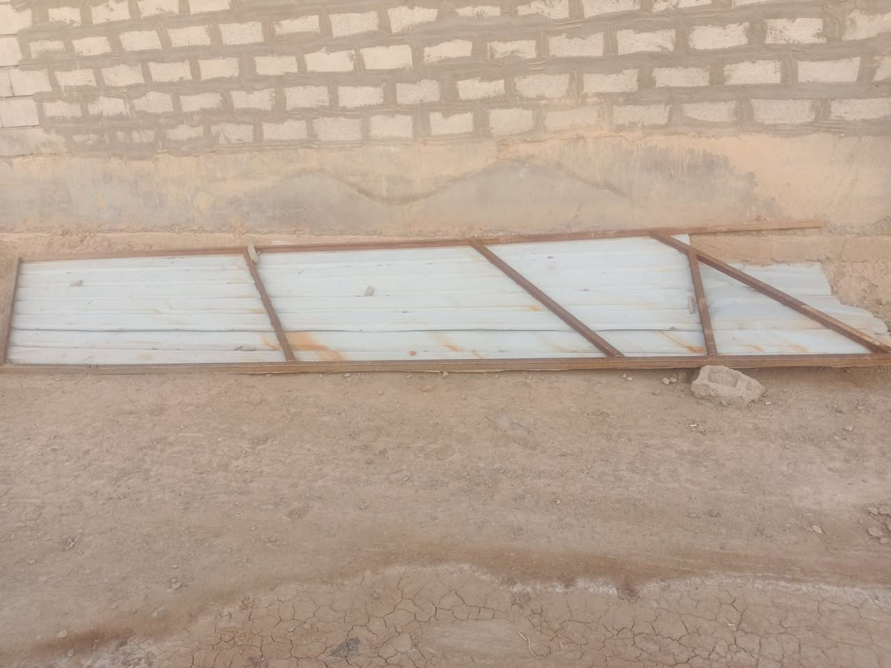 بلاويده تركيه • ٢٫٤م×١٫٢م • سقيفه حديد ٤م×١٫٥م